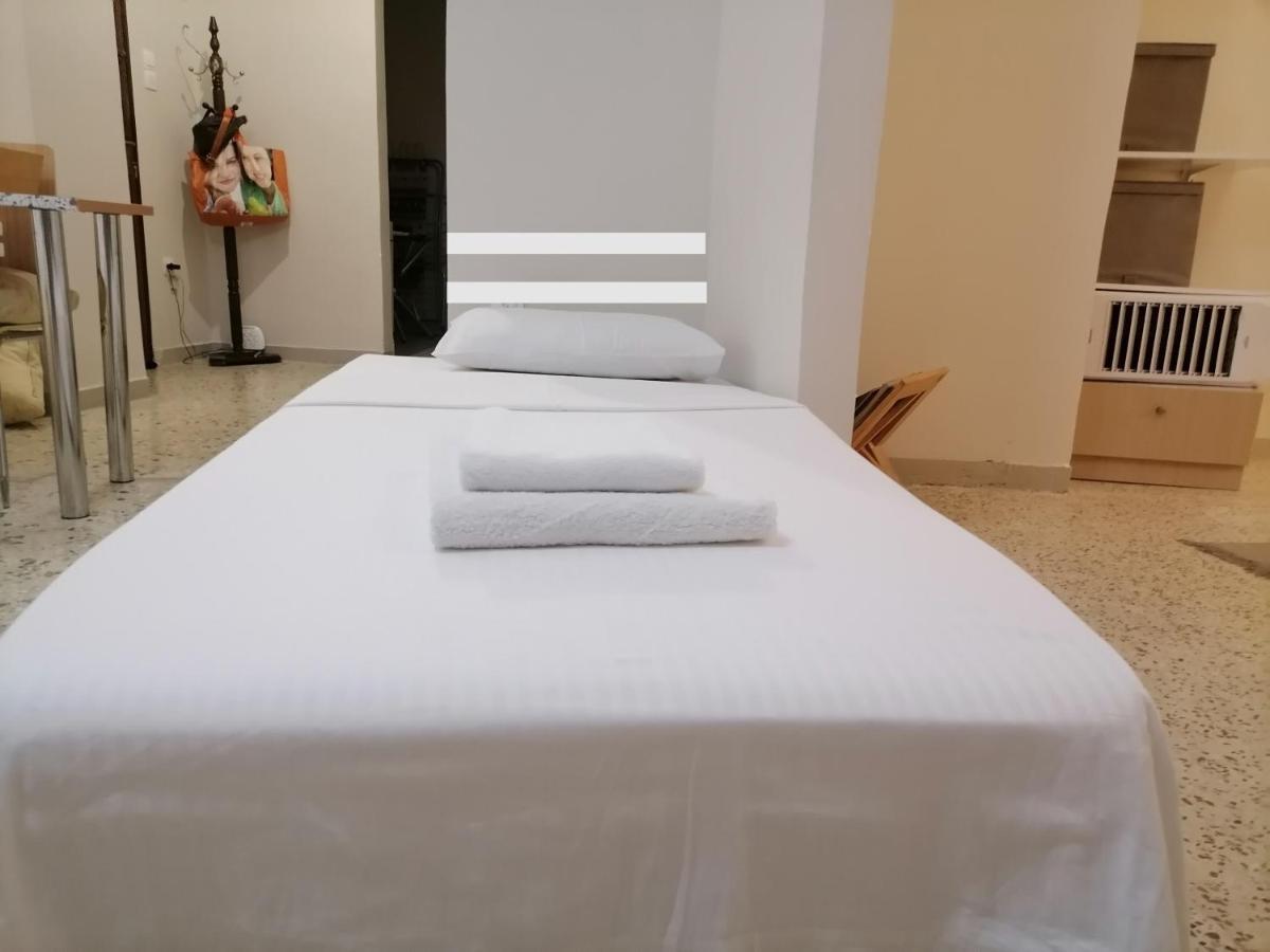 Filopappou Decent Apartment アテネ エクステリア 写真