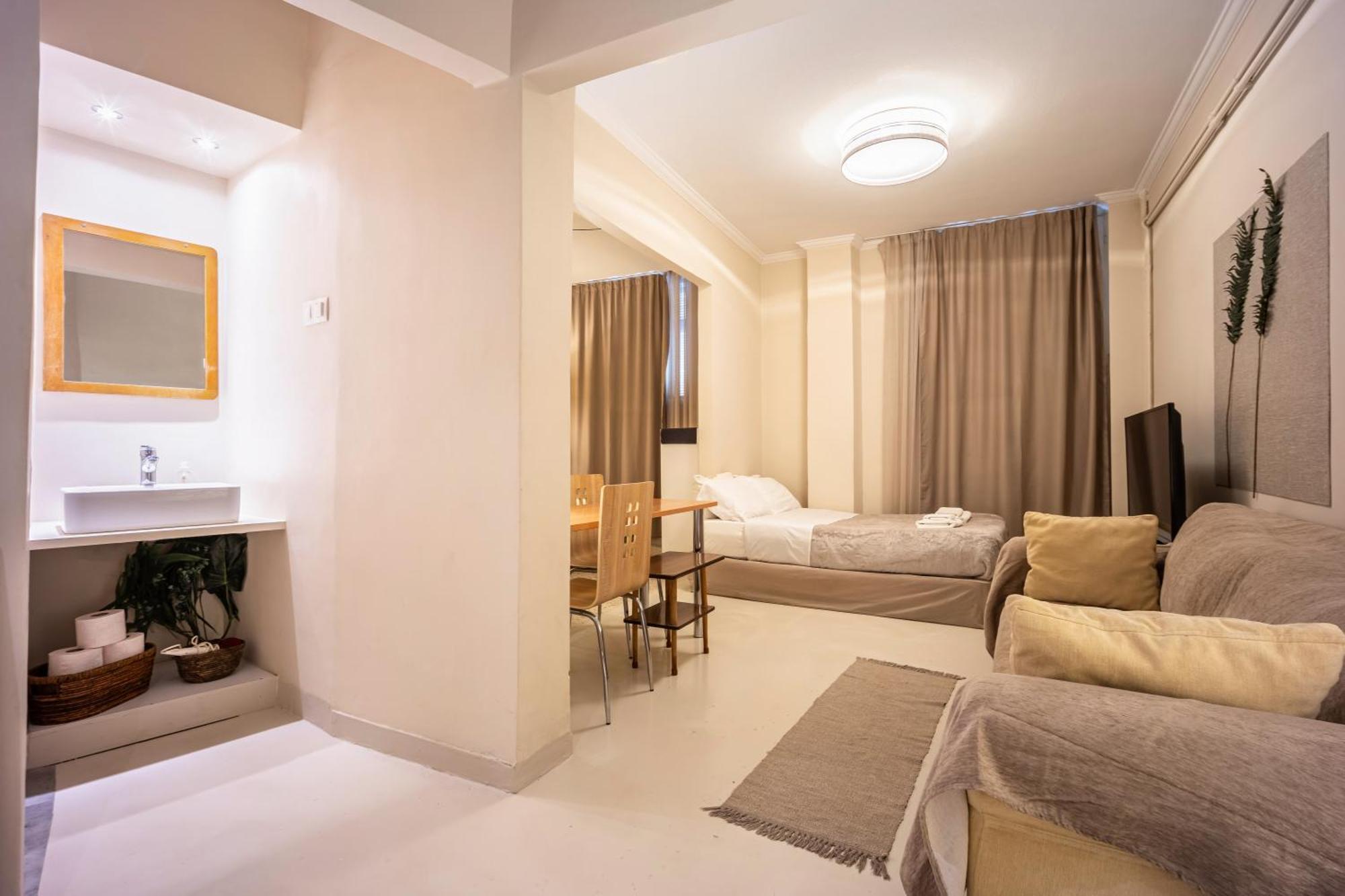 Filopappou Decent Apartment アテネ エクステリア 写真