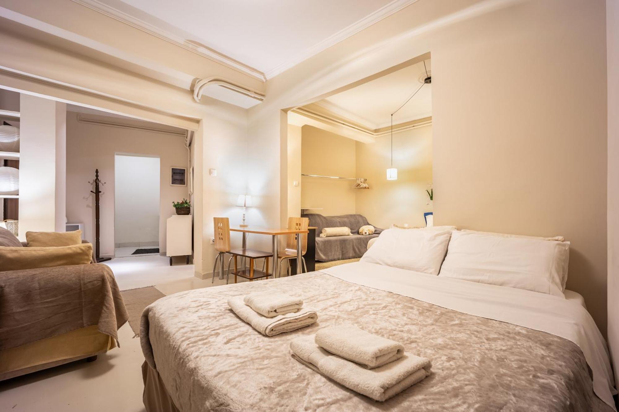 Filopappou Decent Apartment アテネ エクステリア 写真